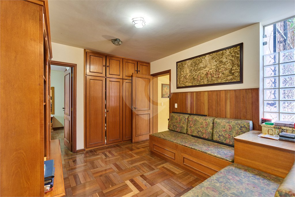 Casa à venda com 4 quartos, sendo 2 suítes, em Jardim Cordeiro, São Paulo, SP