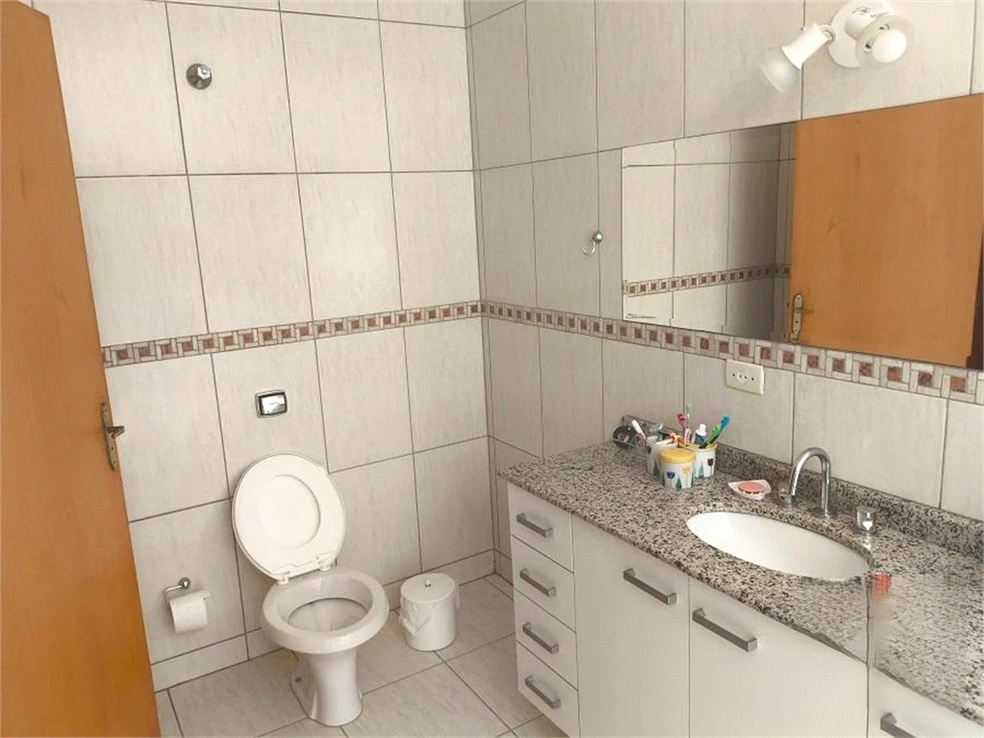 Casa à venda com 3 suítes no condomínio Granja Verediana, Ibiúna - SP