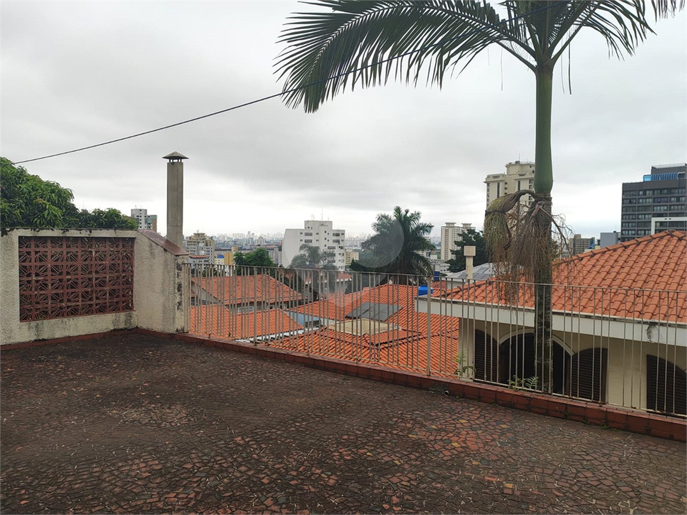 Casa à venda com 4 quartos, sendo 2 suítes, no condomínio Chácara das Rosas, São Paulo - SP