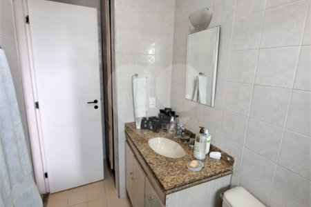 Apartamento à venda com 3 suítes em Vila Suzana, São Paulo, SP