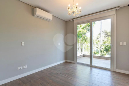 Casa à venda com 4 suítes no condomínio Hípica Garden, São Paulo - SP