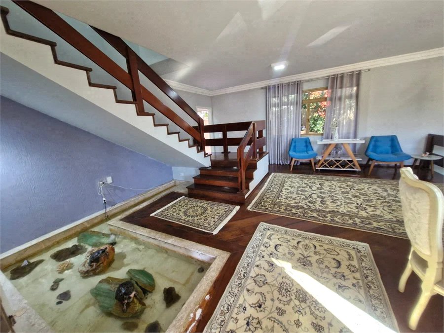Casa à venda com 4 suítes no condomínio Villa Viana II, Cotia - SP