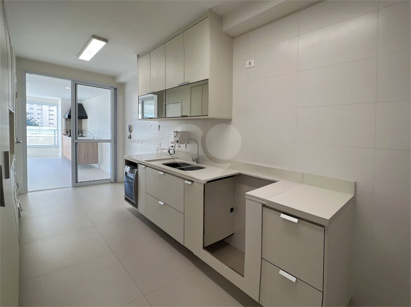 Apartamento à venda com 3 suítes em Vila Romana, São Paulo, SP
