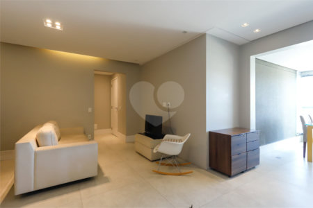 Apartamento à venda com 3 quartos, sendo 1 suíte,  em Vila Anastácio, São Paulo, SP
