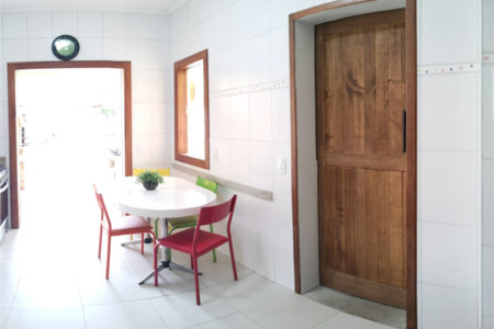 Casa à venda com 4 quartos, sendo 2 suítes, no condomínio Fazendinha Chácara Vale do Rio Cotia, Carapicuíba - SP