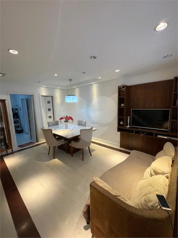 Casa à venda com 3 quartos, sendo 1 suíte, no condomínio Residencial Villagio Vitória, Guarulhos - SP