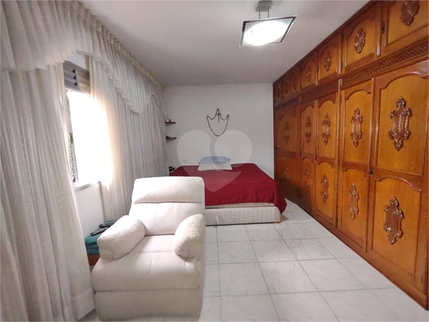 Casa à venda com 3 quartos, sendo 1 suíte, no condomínio Vila Paiva, São Paulo - SP