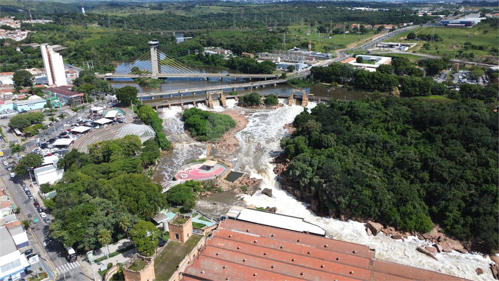 Casa à venda com 4 quartos, sendo 1 suíte, em Jardim Celani, Salto, SP