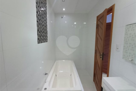 Casa à venda com 3 quartos, sendo 2 suítes, no condomínio Village da Posse, Rio de Janeiro - RJ