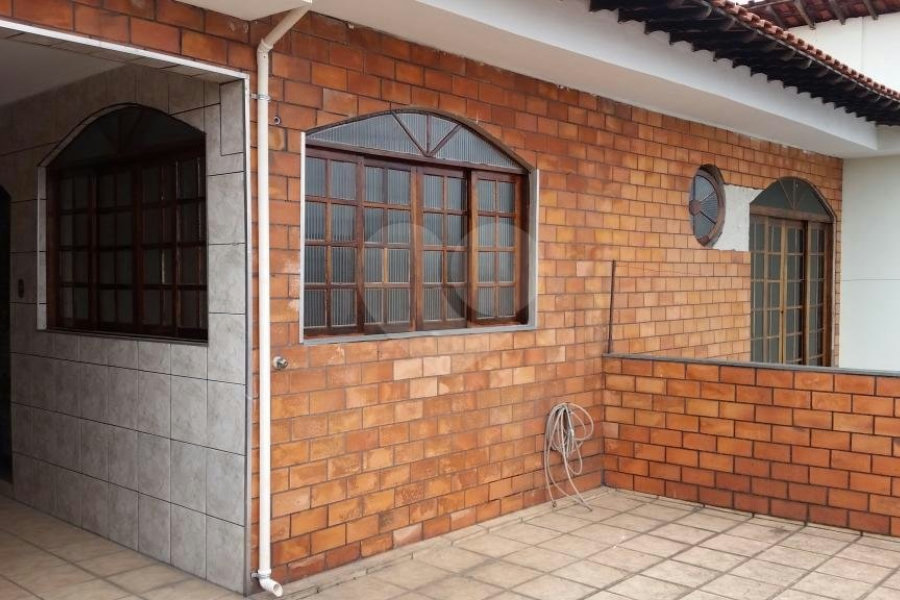 Sobrado à venda com 4 quartos em Vila Guilherme, São Paulo, SP