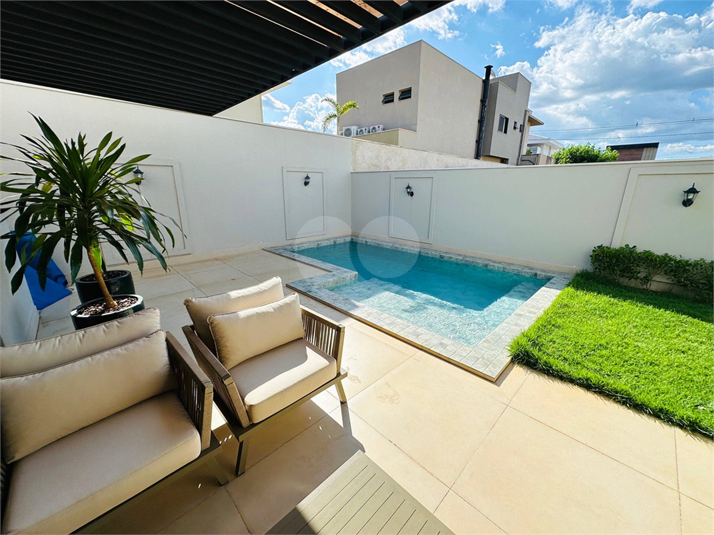 Casa à venda com 3 suítes no condomínio Florais do Valle, Cuiabá - MT
