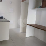 Apartamento à venda com 3 suítes em Vila Anastácio, São Paulo, SP