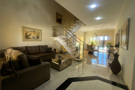 Casa à venda com 4 quartos, sendo 2 suítes, em Vila Nastri, Itapetininga, SP