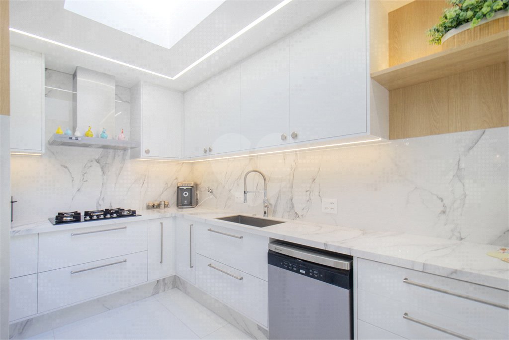 Casa à venda com 4 suítes no condomínio Conde D Eu, São Paulo - SP