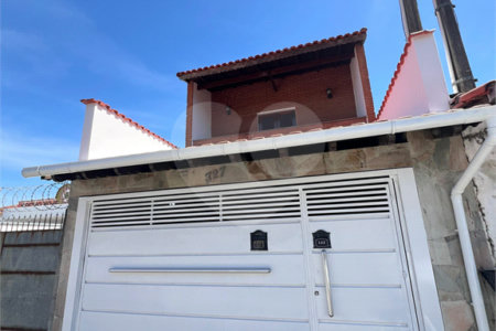 Sobrado à venda com 3 quartos, sendo 1 suíte, em Conjunto Habitacional Brás Cubas, Mogi das Cruzes, SP