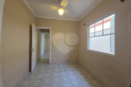 Casa à venda com 3 quartos, sendo 1 suíte, no condomínio Parque das Árvores, Sorocaba - SP