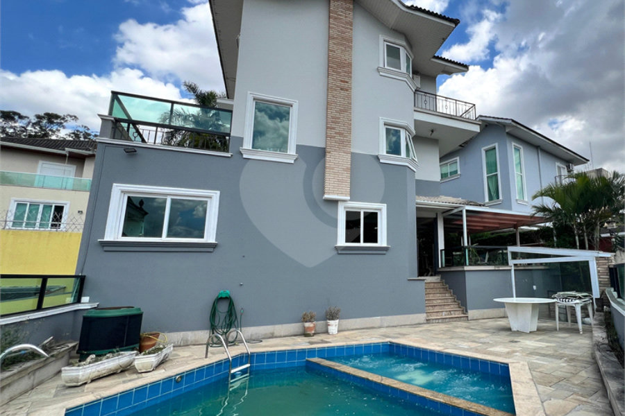 Casa à venda com 3 suítes no condomínio Quinta de Santo Antônio, São Paulo - SP