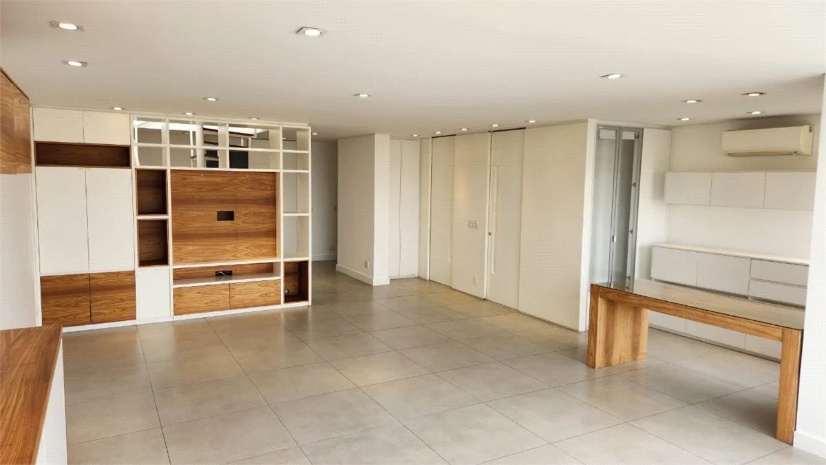 Apartamento à venda com 3 quartos, sendo 2 suítes, em Paraíso do Morumbi, São Paulo, SP