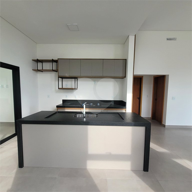 Casa à venda com 3 quartos, sendo 1 suíte, no condomínio Residencial Lagos D Icarai, Salto - SP
