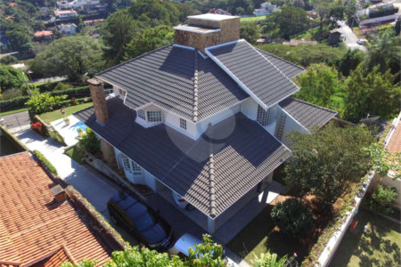 Casa à venda com 3 suítes no condomínio Estância Marambaia, Vinhedo - SP