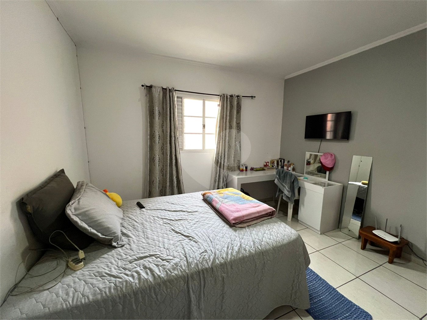 Sobrado à venda com 3 quartos, sendo 1 suíte, em Lopes de Oliveira, Sorocaba, SP