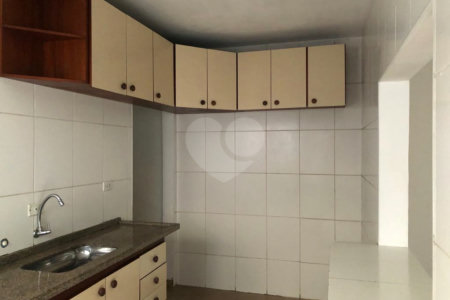 Casa à venda com 4 quartos, sendo 1 suíte,  em Jardim Rosa Maria, São Paulo, SP