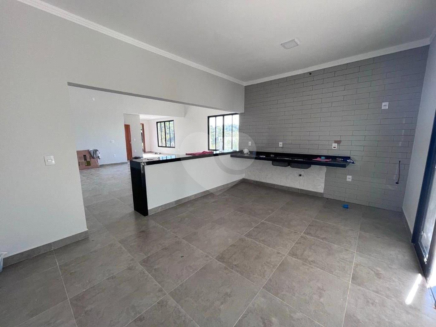 Casa à venda com 4 suítes no condomínio Village Saint Charbel, Araçoiaba da Serra - SP