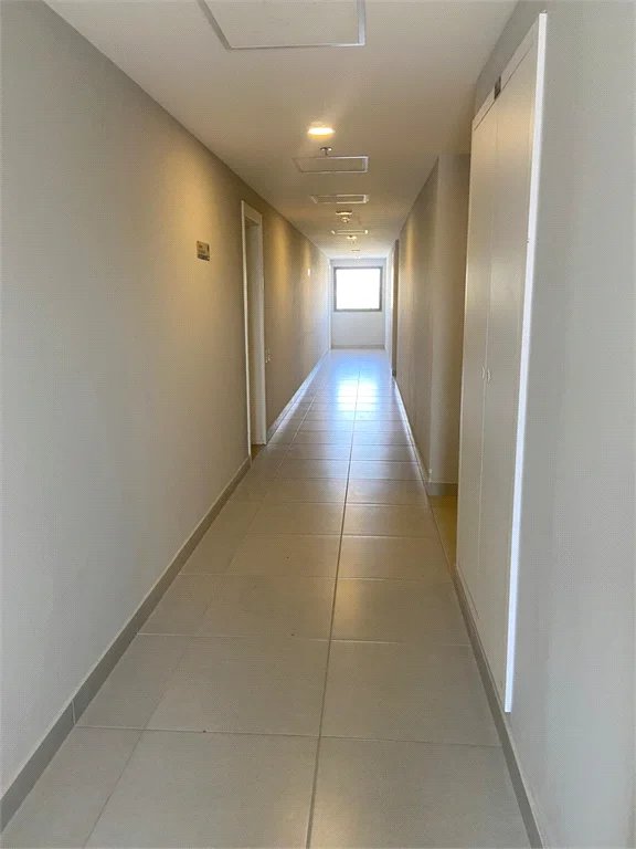 Procurando o espaço ideal para o seu negocio? Apresentamos esta excelente sala comercial de 56m² no Gran Metropolitan.