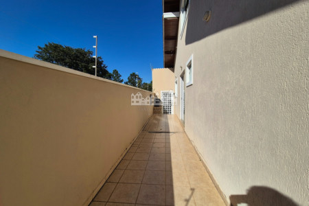 Casa à venda com 3 quartos, sendo 1 suíte, em Retiro das Fontes, Atibaia, SP