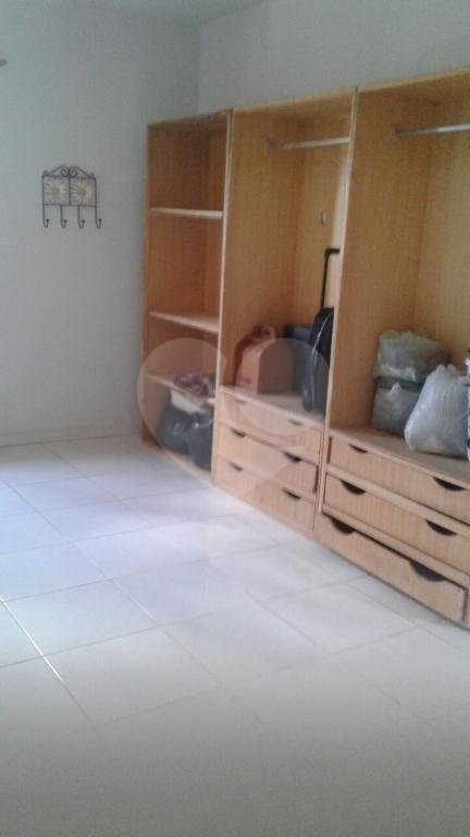 Casa à venda com 6 quartos, sendo 4 suítes, no condomínio Cond Riacho Fundo, Araçoiaba da Serra - SP