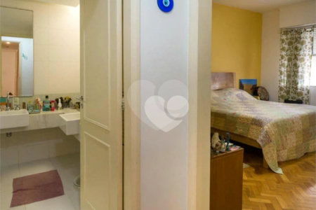 Apartamento à venda com 4 quartos, sendo 2 suítes, em Copacabana, Rio de Janeiro, RJ