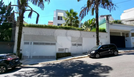 Sobrado à venda ou para alugar com 7 quartos, sendo 4 suítes,  em Cidade Jardim, São Paulo, SP