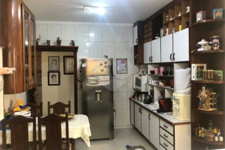 Casa à venda com 4 quartos, sendo 2 suítes,  no condomínio Altos da Serra 1, São José dos Campos - SP