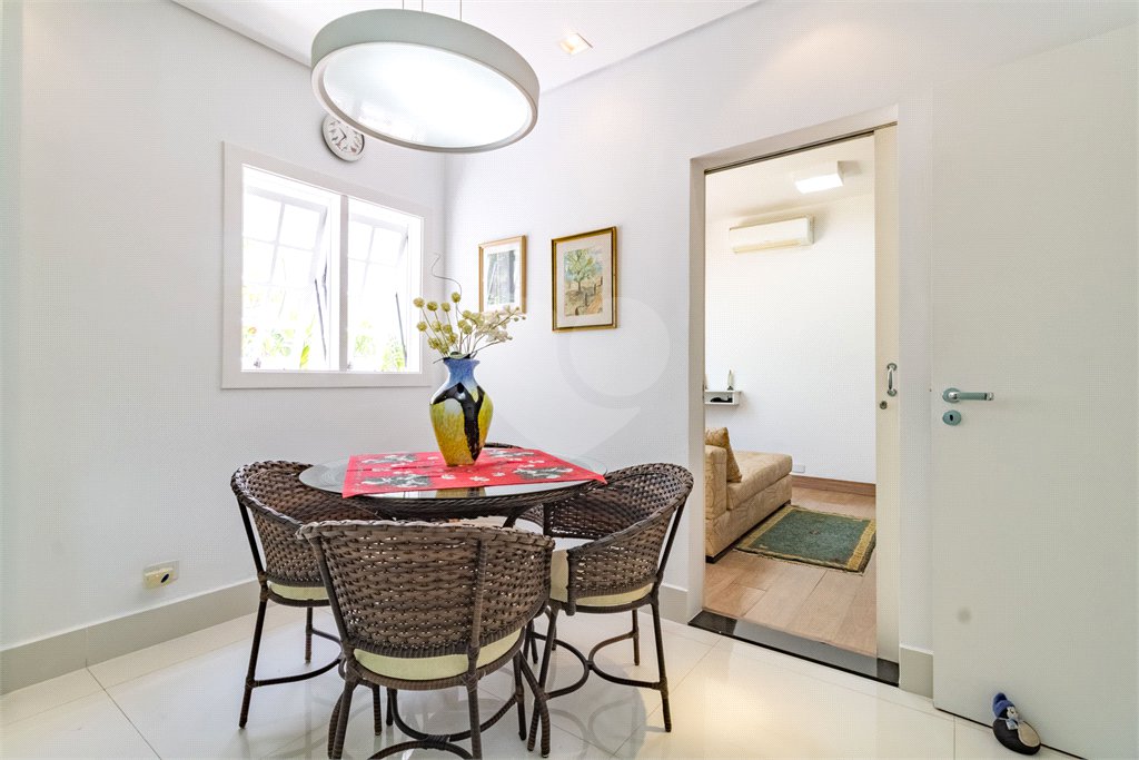 Casa à venda com 7 quartos, sendo 5 suítes,  em Morumbi, São Paulo, SP