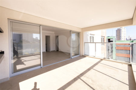 Apartamento à venda com 3 quartos, sendo 1 suíte,  em Vila Sofia, São Paulo, SP