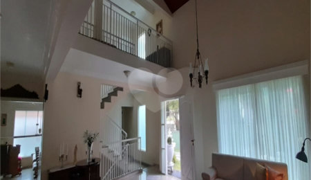 Casa à venda com 5 quartos, sendo 3 suítes, no condomínio Alpes da Cantareira, Mairiporã - SP
