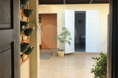 Casa à venda com 4 quartos, sendo 1 suíte,  em Vila Olímpia, São Paulo, SP