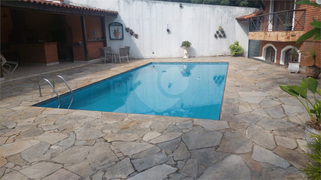 Casa à venda ou para alugar com 5 quartos, sendo 1 suíte, em Cumbari, Mairiporã, SP