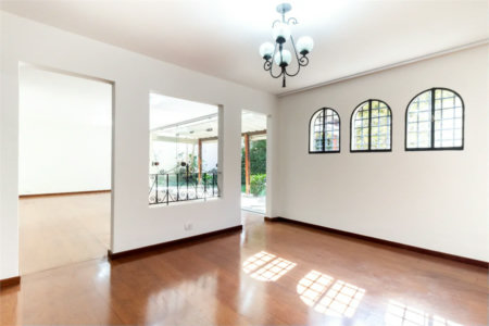 Sobrado à venda com 4 quartos, sendo 2 suítes,  em Alto de Pinheiros, São Paulo, SP