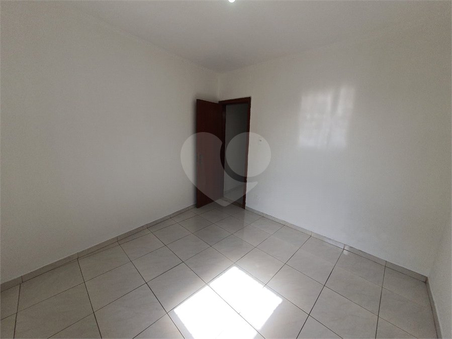 Sobrado à venda ou para alugar com 2 quartos em Vila Marieta, São Paulo, SP