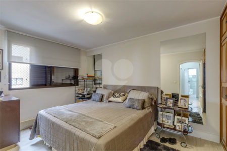 Apartamento à venda com 4 quartos, sendo 2 suítes, em Campo Belo, São Paulo, SP
