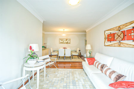 Apartamento à venda com 3 quartos, sendo 1 suíte,  em Moema, São Paulo, SP