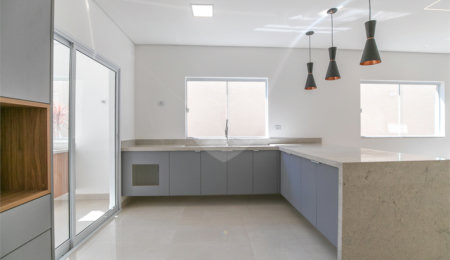 Sobrado à venda com 3 suítes em Vila Petrópolis, Atibaia, SP