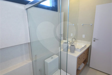 Casa à venda com 4 suítes no condomínio Villa dos Pinheiros, Indaiatuba - SP