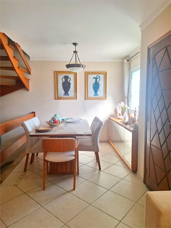 Casa à venda com 3 quartos, sendo 1 suíte, no condomínio Morada do Horto, São Paulo - SP