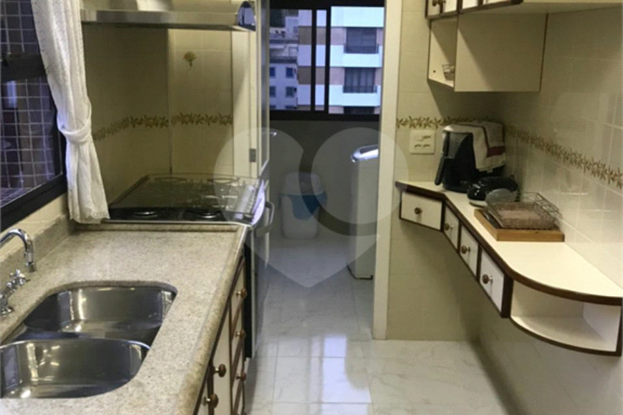 Apartamento à venda com 3 suítes em Enseada, Guarujá, SP