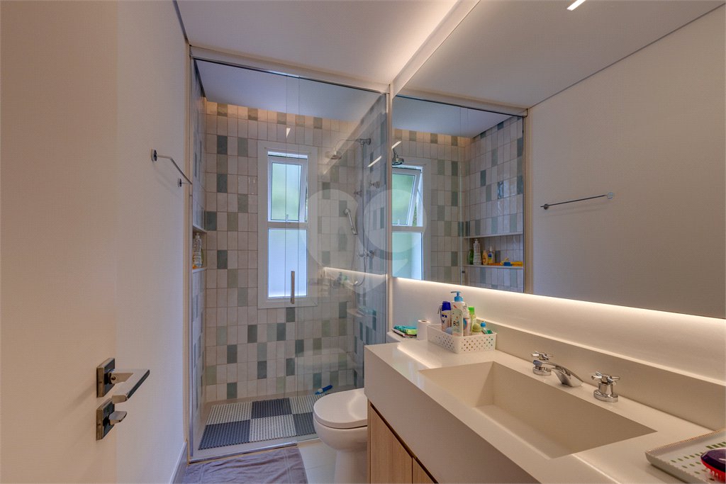 Casa à venda com 3 suítes no condomínio Residencial Canumã, São Paulo - SP