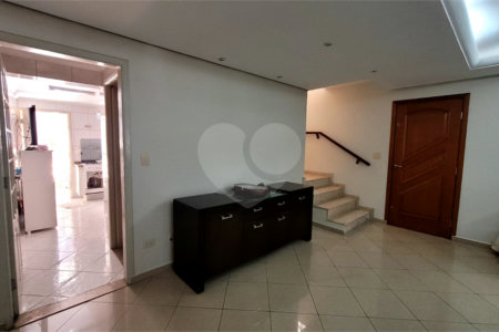 Sobrado à venda com 3 quartos, sendo 1 suíte, em Vila Gustavo, São Paulo, SP