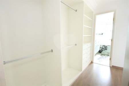 Apartamento à venda com 3 quartos, sendo 1 suíte, em Alto da Boa Vista, São Paulo, SP