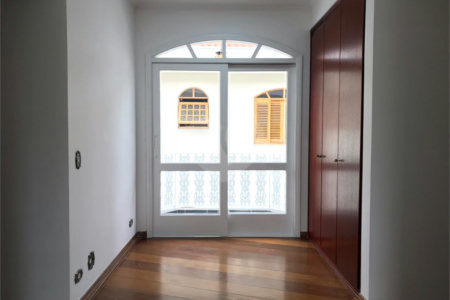 Sobrado à venda com 4 quartos, sendo 3 suítes, em Alto da Boa Vista, São Paulo, SP